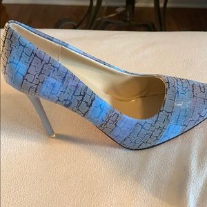 Blue heel pumps